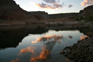 sunset-clouds-reflect-on-lake-powell