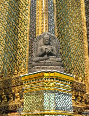 Post image for Bangkok: Orient-ation for My Volunteer Stint or: Temples, Trannies, Tigers and Toilet Paper