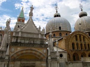 doges-palace-courtyard-view-venice-italy