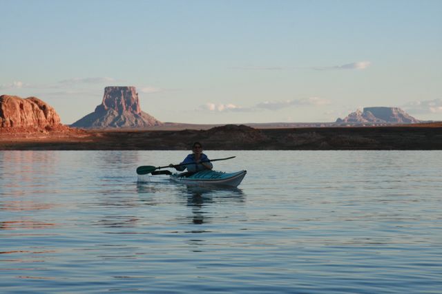 kayaking-lake-powell.jpg kayaking-lake-powell