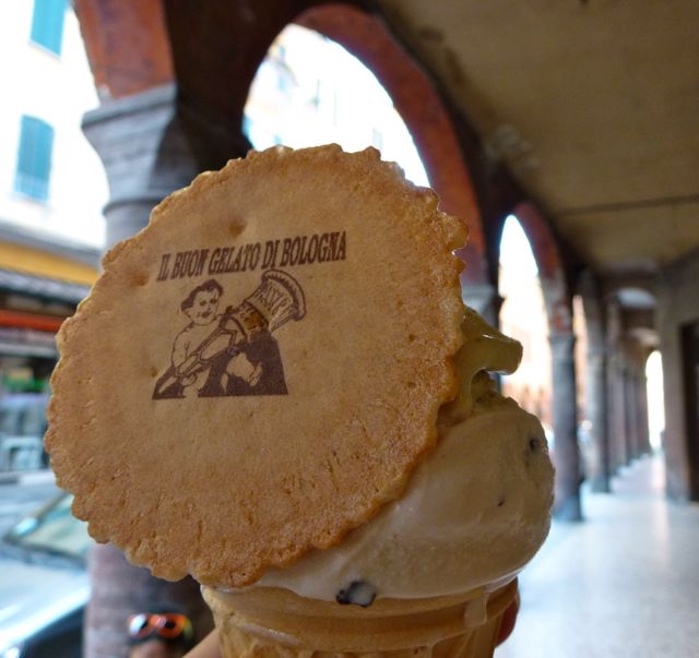 Post image for #FriFotos Gelato Under the Arches – Bologna, Italy
