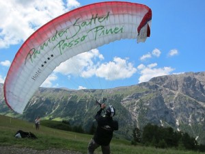 ruben-mahlknecht-paraglider-in-the-dolomites.jpg image-ruben-mahlknecht-paraglider-in-the-dolomites